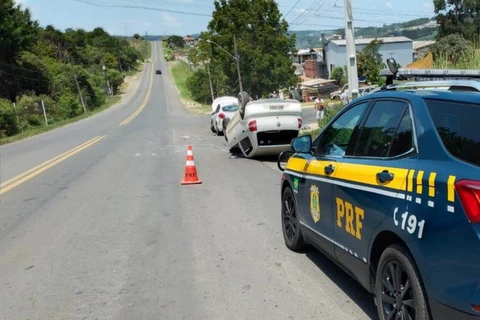 Colisão entre dois automóveis em Irati deixa cinco pessoas com ferimentos