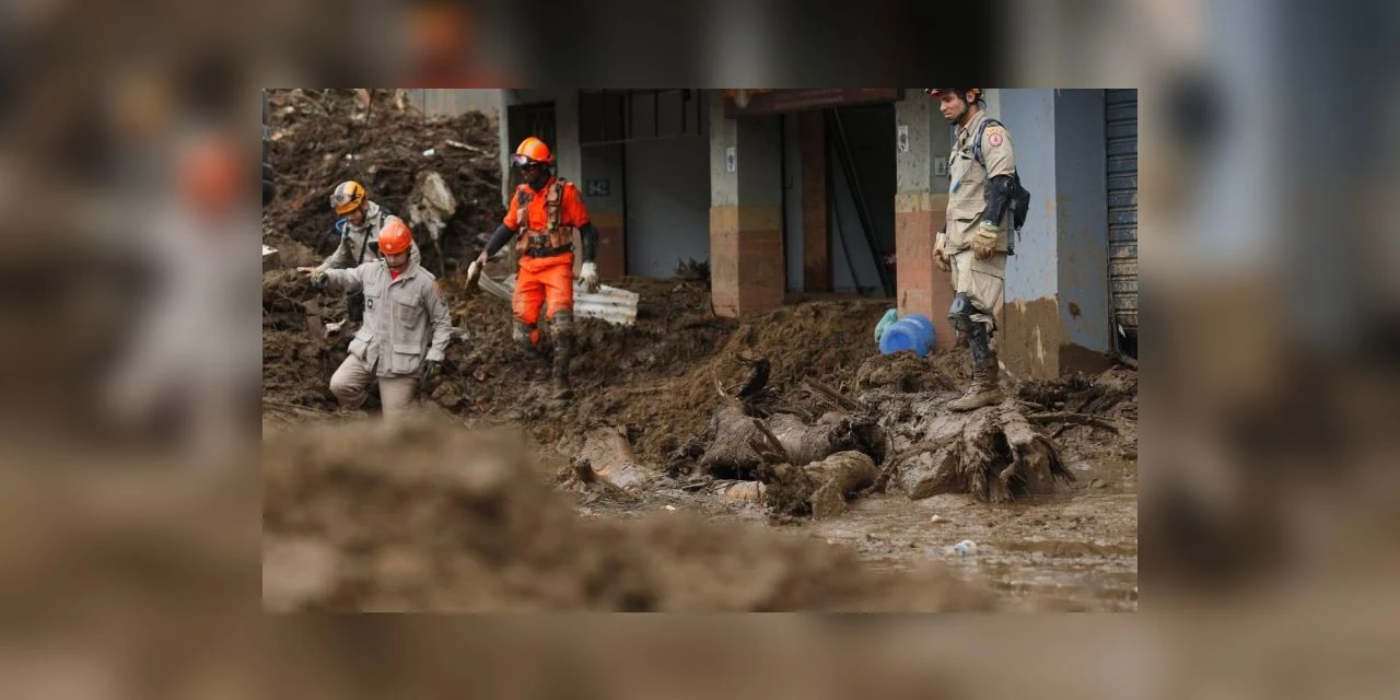 Sobe para 176 número de mortos pelas chuvas em Petrópolis