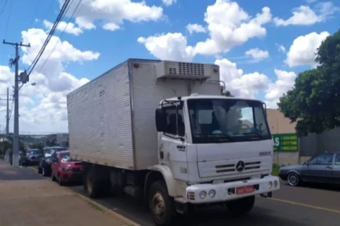 Ladrões furtam nove toneladas de carne de frigorífico; funcionários ficaram amarrados em câmera fria