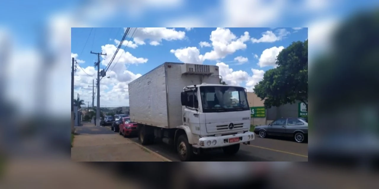 Ladrões furtam nove toneladas de carne de frigorífico; funcionários ficaram amarrados em câmera fria