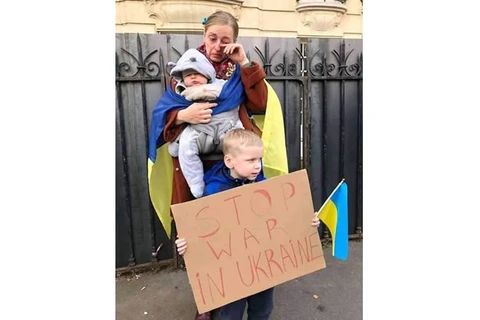 A indignação com a invasão de Putin aumenta na Rússia, e milhares saem às ruas em todo o país pedindo fim da guerra