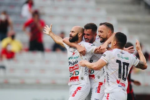 Operário vence o Athletico na Arena da Baixada pelo Paranaense