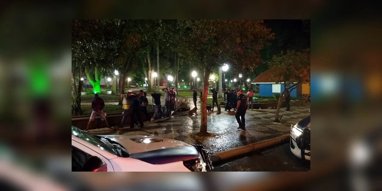 “Vou fumar crack, não to nem ai”; diz usuária de drogas durante abordagem da GM