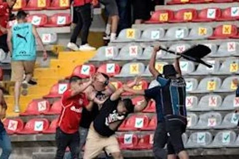 Briga entre torcedores deixa 22 feridos em partida do campeonato mexicano