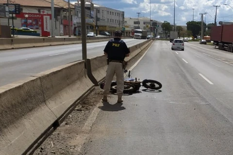 Motociclista morre após bater em mureta na Souza Naves