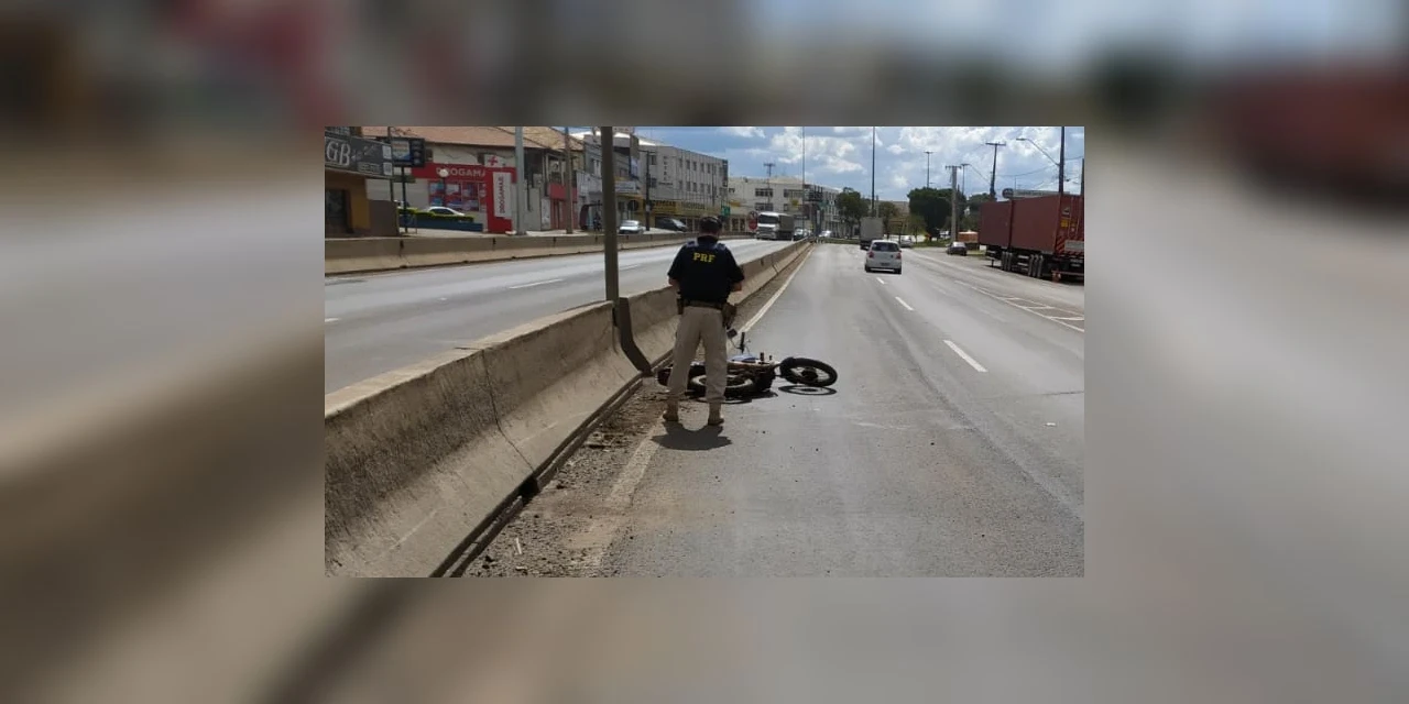 Motociclista morre após bater em mureta na Souza Naves