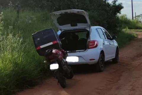PM recupera veiculo roubado e moto tomada em assalto na Souza Naves