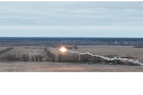 Vídeo mostra helicóptero russo sendo abatido por arma antiaérea da Ucrânia