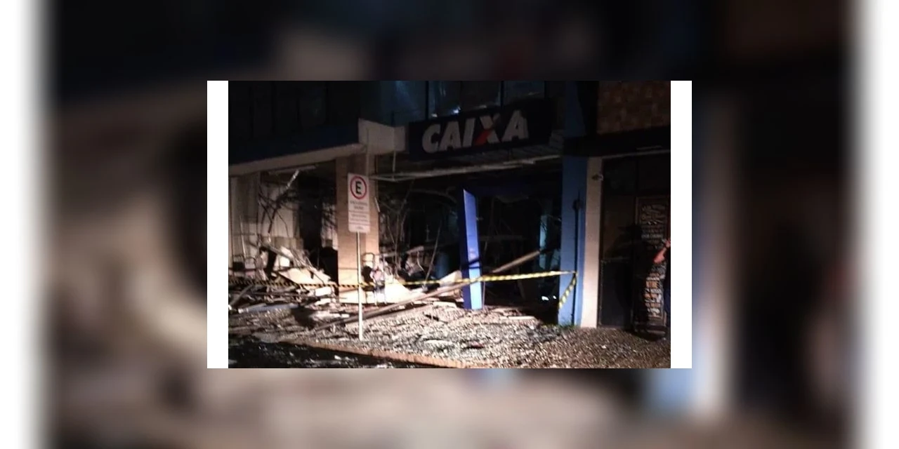 Bandidos trocam tiros com a policia durante assalto a banco na Lapa