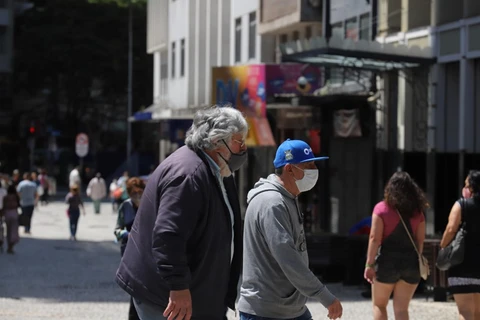 Governo propõe revogar a lei que impõe a obrigatoriedade do uso de máscaras no Paraná