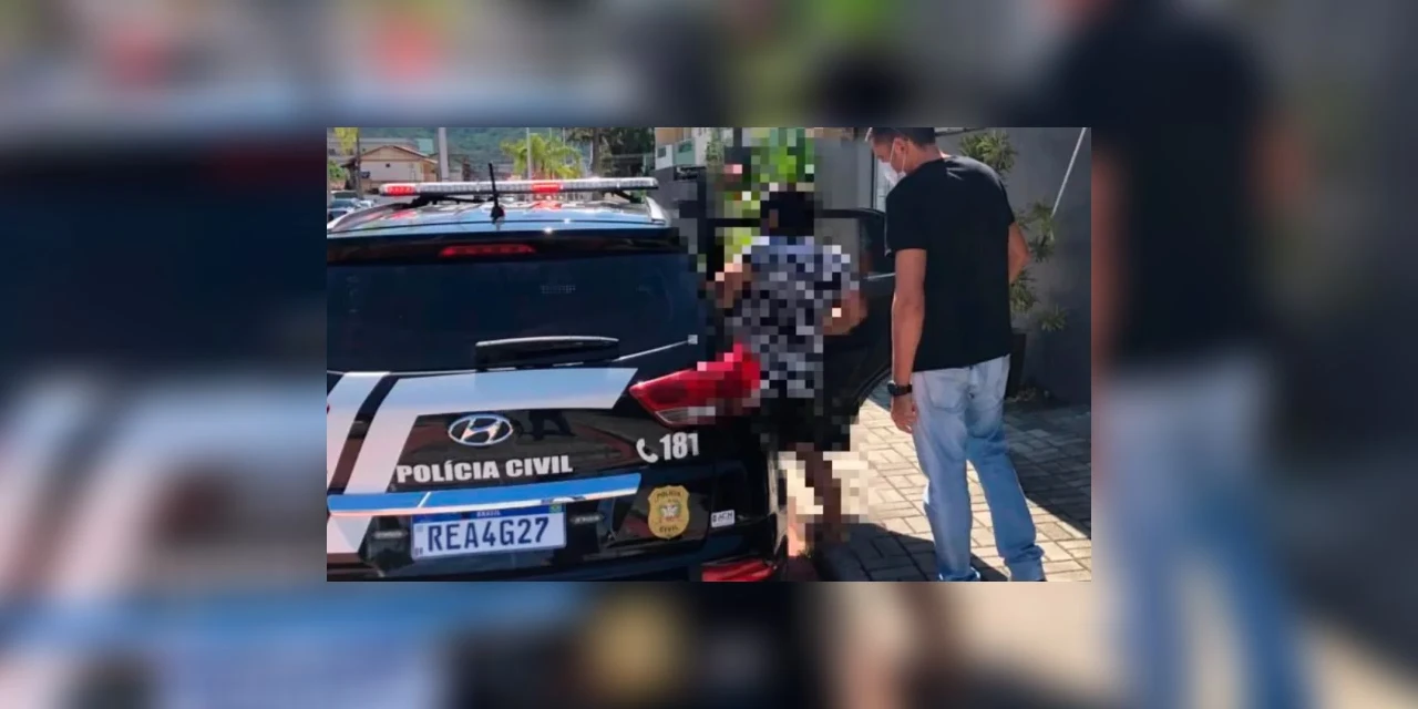 Mãe é presa por permitir que filhas de 11 e 13 anos fossem estupradas pelo tio