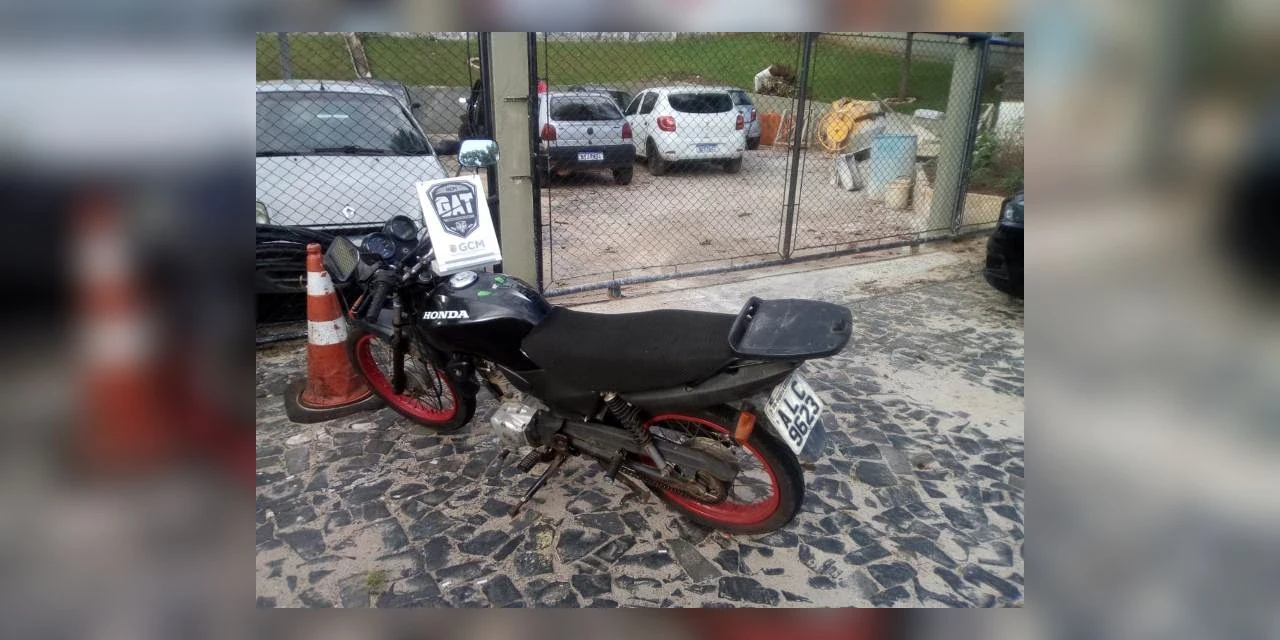 Moto com placa adulterada é apreendida em Ponta Grossa