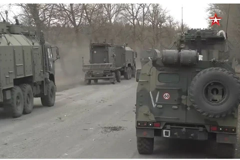 Rússia reúne tropas e ensaia ataque à Kiev