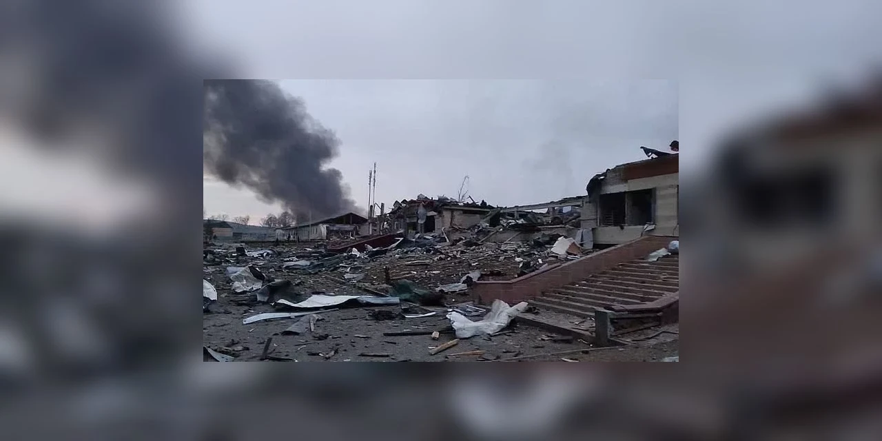 Ataque russo deixa 35 mortos a 15 Km da fronteira com a Polônia.
