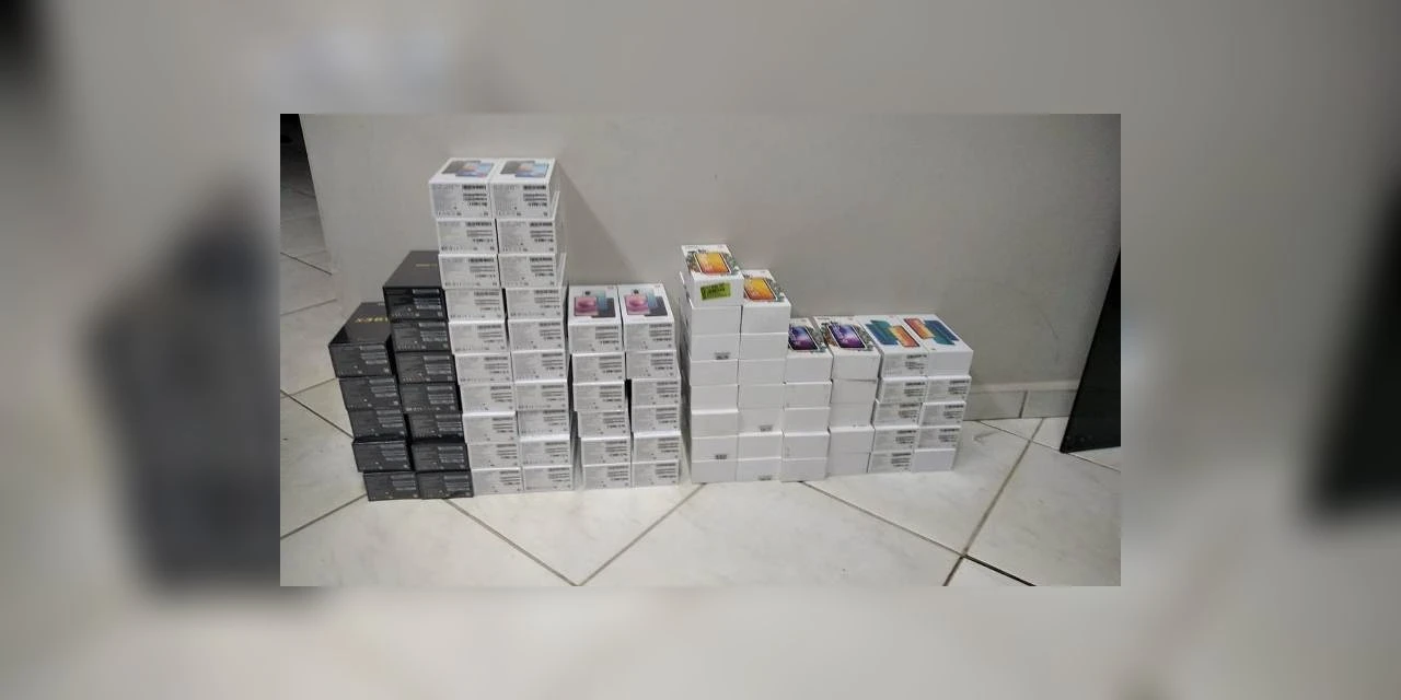 PRF prende duas mulheres e um homem com 210 smartphones paraguaios