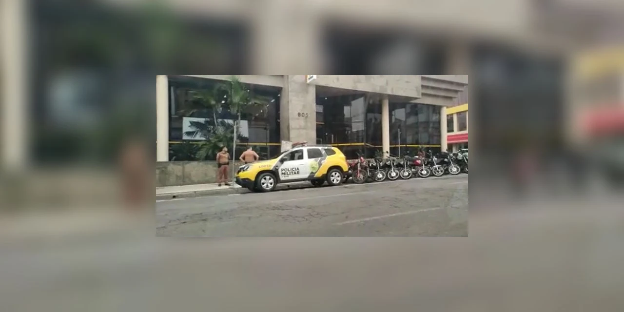 Homem é encontrado morto em calçada no centro de Ponta Grossa