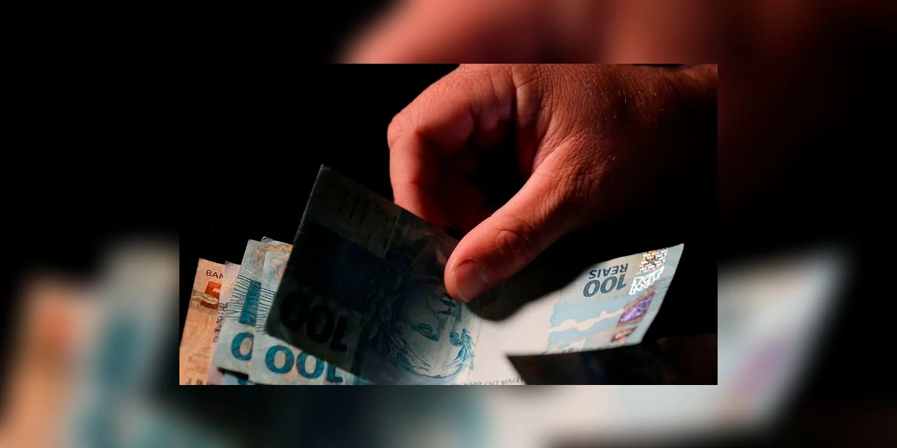 Caixa libera abono salarial para trabalhadores nascidos em agosto
