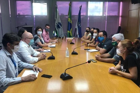 Prefeitura apresenta proposta para pagamento do piso dos professores