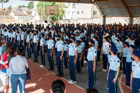 195 colégios cívico-militares recebem kits finais do uniforme