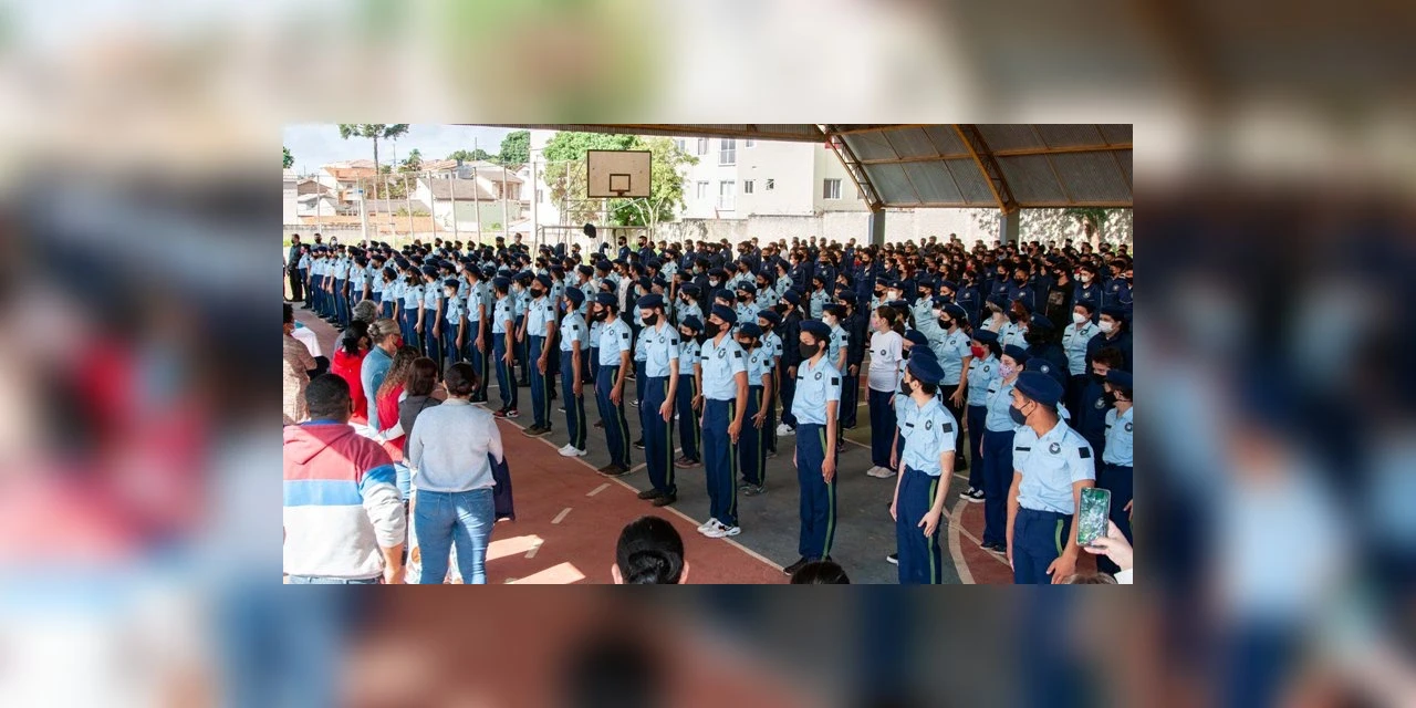 195 colégios cívico-militares recebem kits finais do uniforme