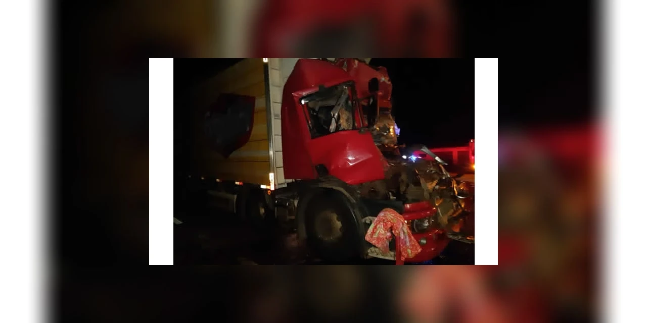 Colisão deixa homem morto preso às ferragens na Souza Naves, em PG