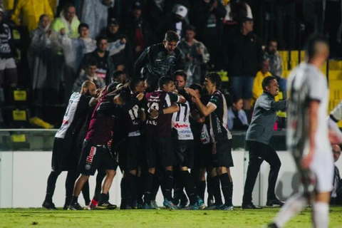 Em noite chuvosa, Operário e Maringá ficam no empate na semifinal do Paranaense