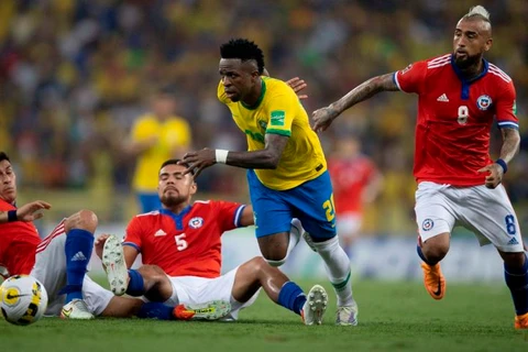 Seleção goleia Chile por 4 a 0 no último jogo no Brasil antes da Copa