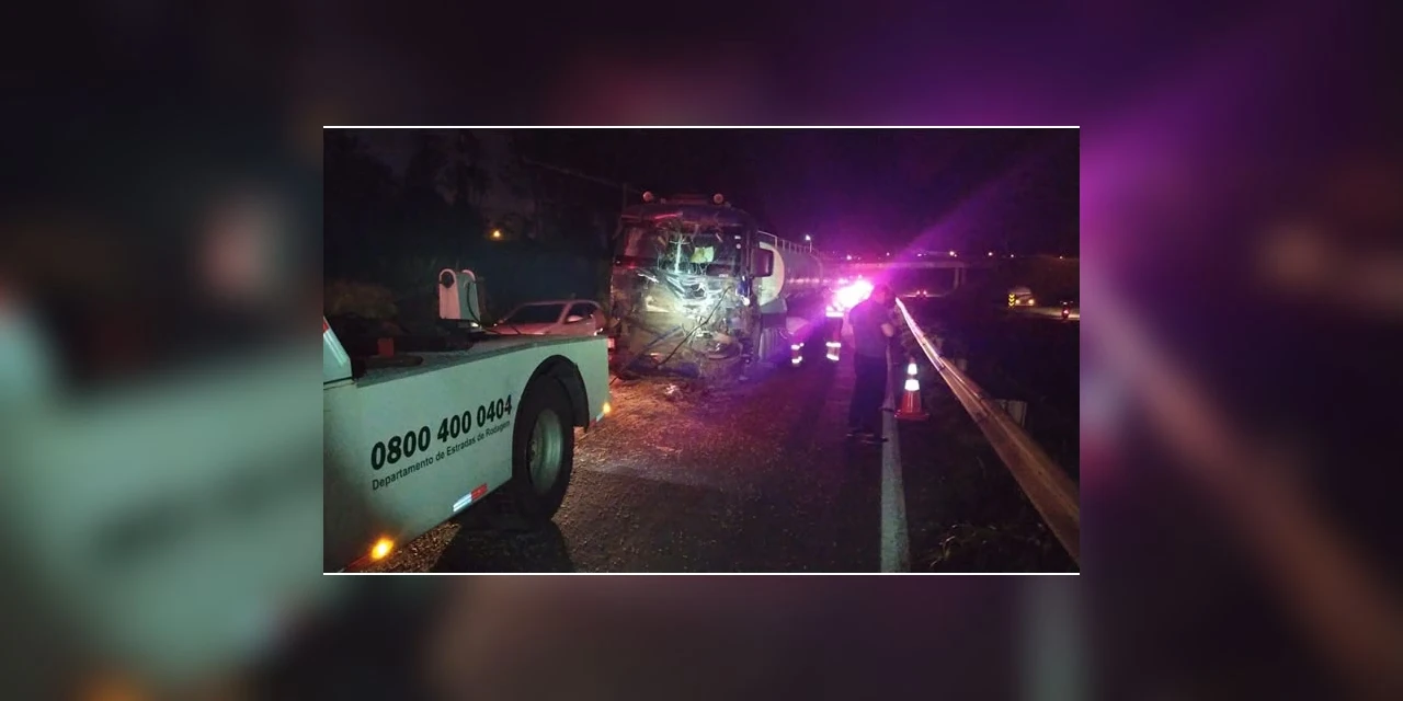 Colisão entre 4 caminhões deixa motorista gravemente ferido na BR-376, em PG