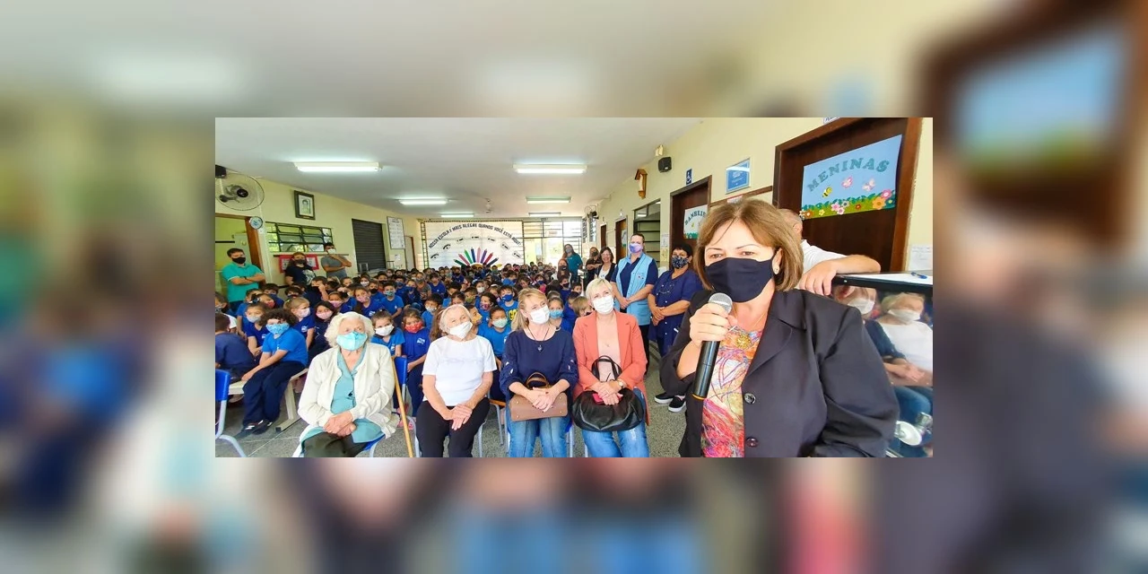 Guaragi comemora o aniversário da Escola Maria Elvira Justus Schmidt