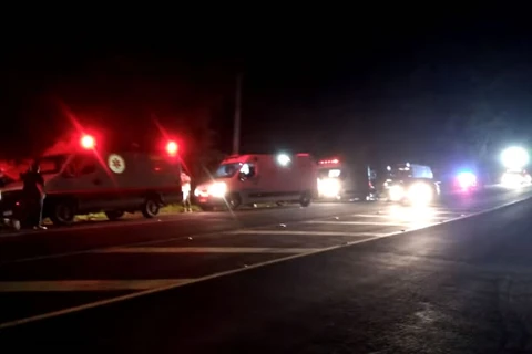 PRF atende acidente grave envolvendo ônibus e caminhão em Ortigueira.