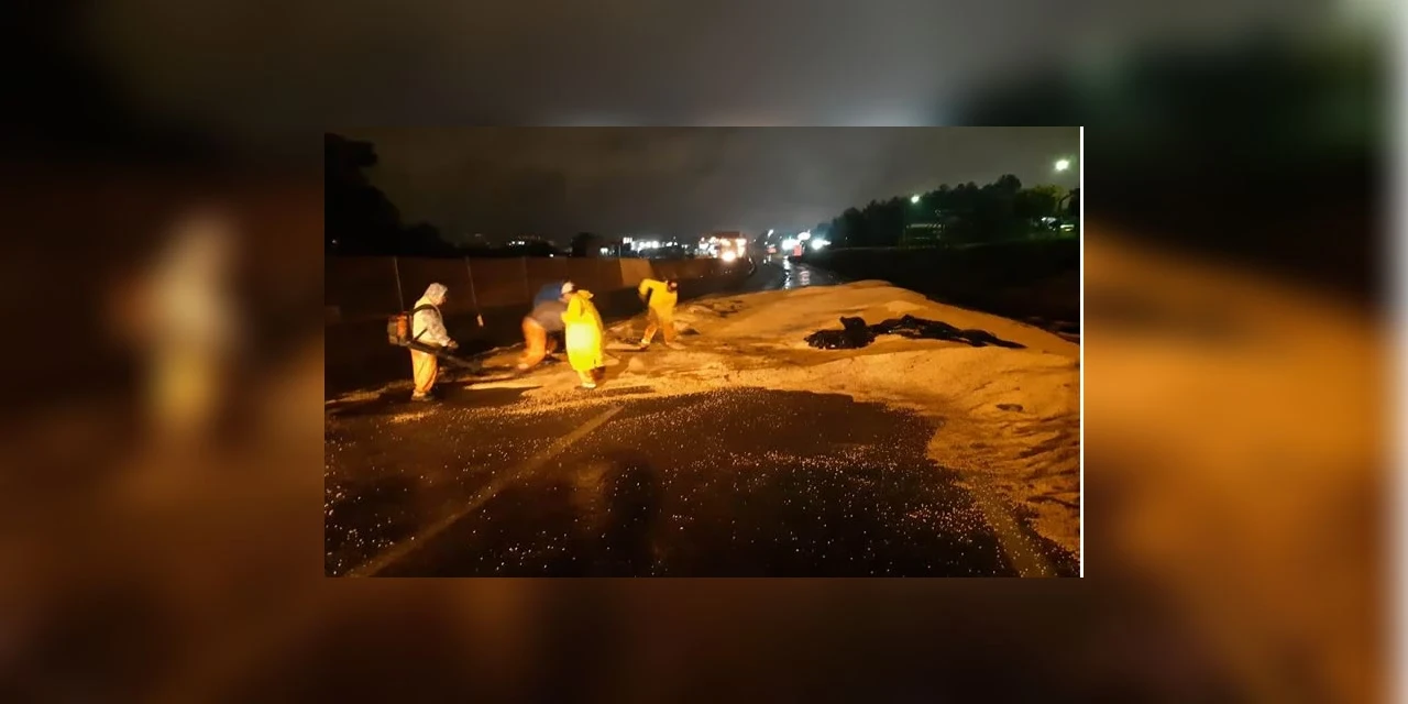 Caminhão tomba após colisão lateral na Presidente Kennedy, em PG