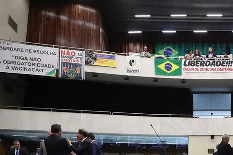 Projeto que veda ‘passaporte da vacina’ no Paraná é aprovado em 1º turno na ALEP