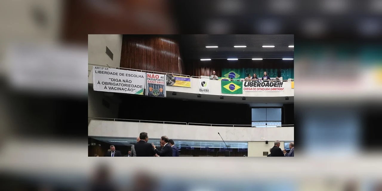 Projeto que veda ‘passaporte da vacina’ no Paraná é aprovado em 1º turno na ALEP