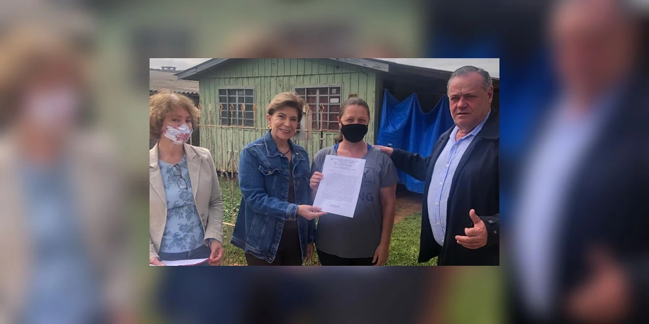 Programa Papel Legal realiza entrega de Termos de Quitação no Ouro Verde