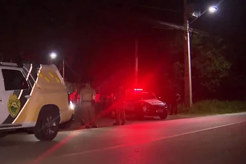 Ladrão tenta assaltar policial e acaba baleado em PG