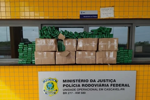 PRF apreende maconha, eletrônicos e pneus na região de fronteira