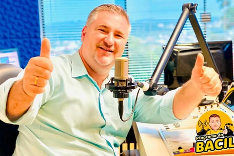 Programa do Bacil leva informação e entretenimento aos sábados e domingos para 21 radios do Paraná