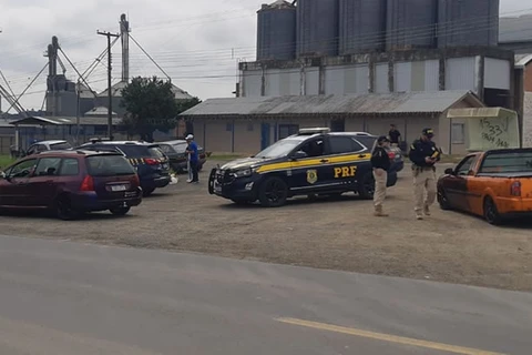 PRF realiza operação de combate à alcoolemia na BR 153, em Imbituva.