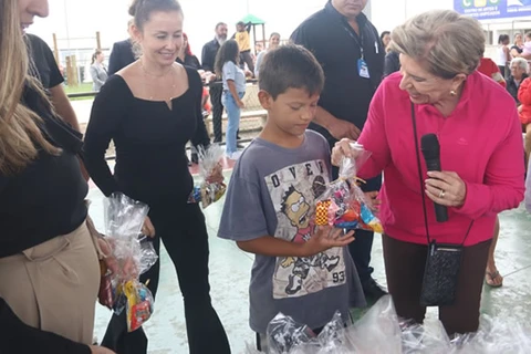 Prefeitura entrega 1.200 kits Páscoa para crianças em vulnerabilidade social