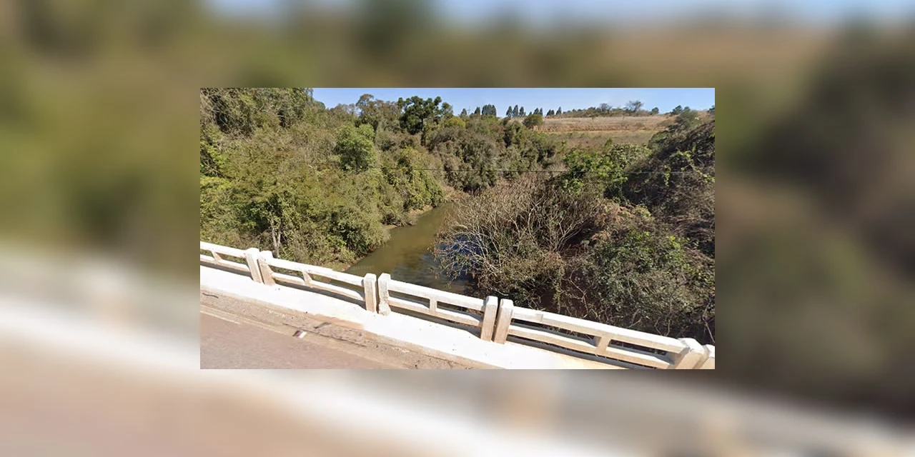 Bombeiros fazem buscas por corpo no Rio Pitangui   