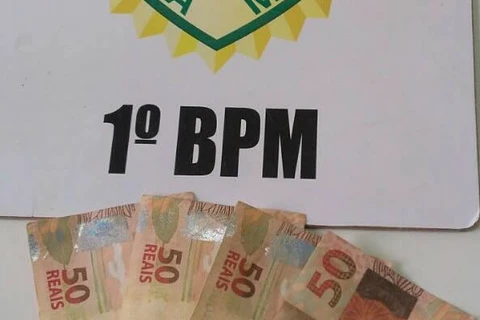 Homem é preso ao oferecer dinheiro a policiais para ser liberado em Castro