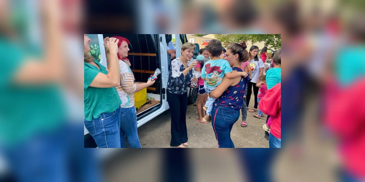 Prefeitura entrega chocolates em ação descentralizada do CRAS