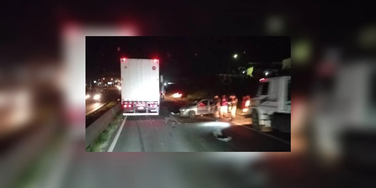 Motorista fica ferida após dirigir na contramão e colidir contra veículo na Presidente Kennedy, em PG