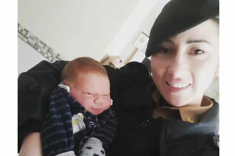 Policial Militar salva vida de bebê engasgado com leite materno