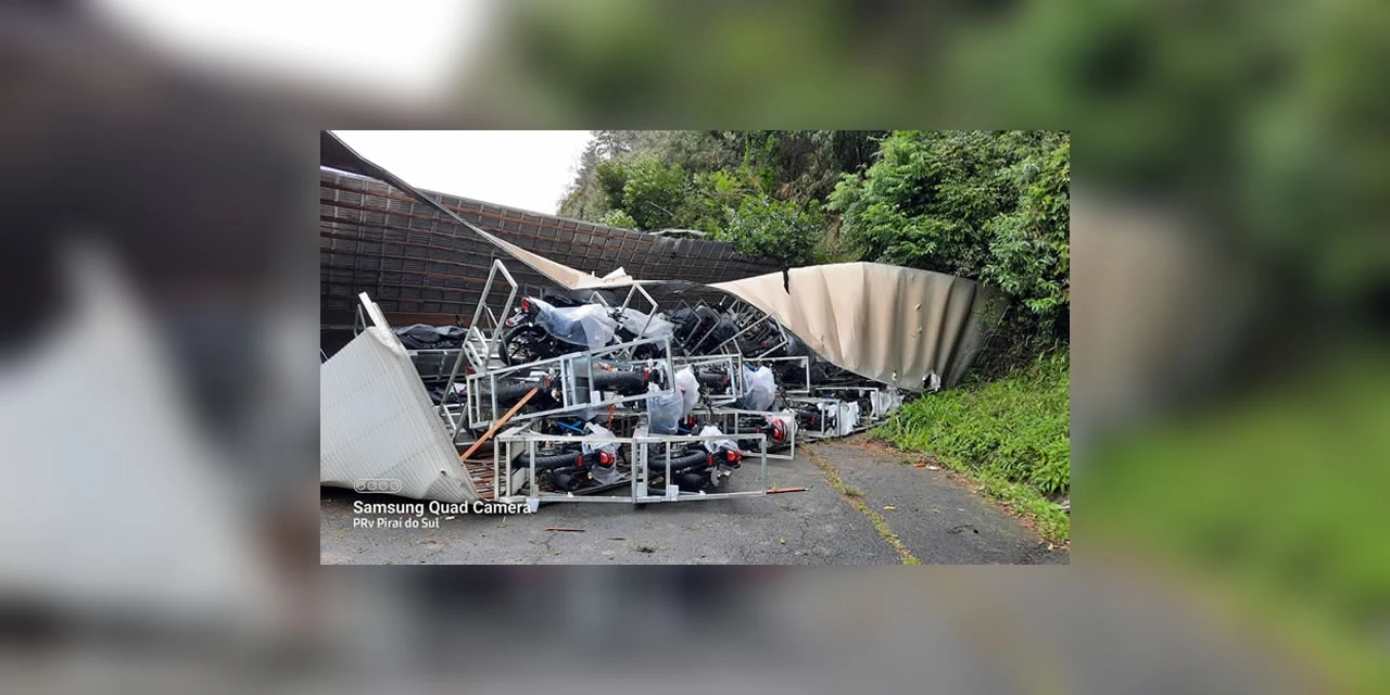 Acidente com caminhão deixa duas pessoas feridas em Pirai do Sul