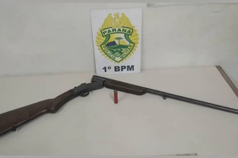 Briga entre vizinhos termina com rapaz baleado em bairro de PG