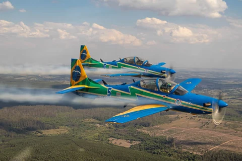 Esquadrilha da Fumaça adia show aéreo em PG após acidente com aeronave em SP