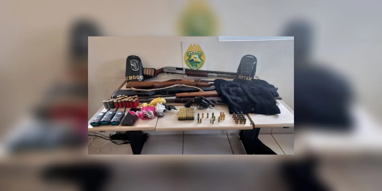 PM apreende suspeitos, armas, munições e drogas em sítio na região de Guaragi