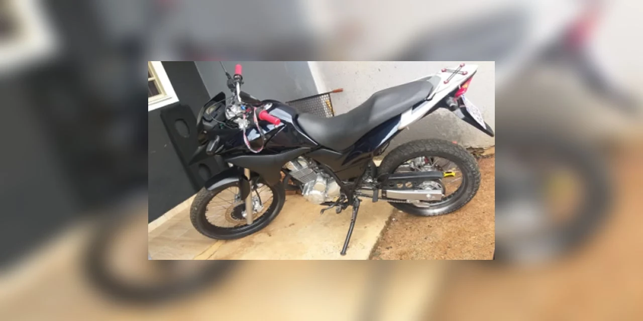 Motocicleta é furtada em frente a colégio no centro de PG