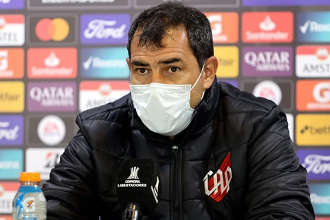 Athletico leva goleada do The Strongest pela Libertadores e Carille é demitido